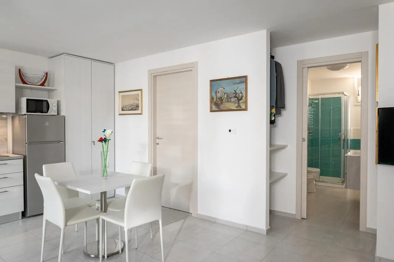 Campi Alti Al Mare Apartments Фоллоника